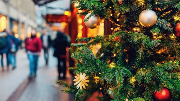 Almost a third want to spend less on presents this year, while around a quarter want to reduce spending on Christmas celebrations themselves. (Bild: tiana__lima__ - stock.adobe.com)