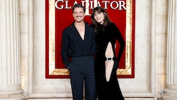 Pedro Pascal brachte seine Schwester Lux zur „Gladiator II“-Premiere nach London mit. (Bild: APA/Millie Turner/Invision/AP)