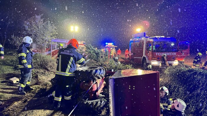 Zunächst wurde der Hoflader gut gesichert