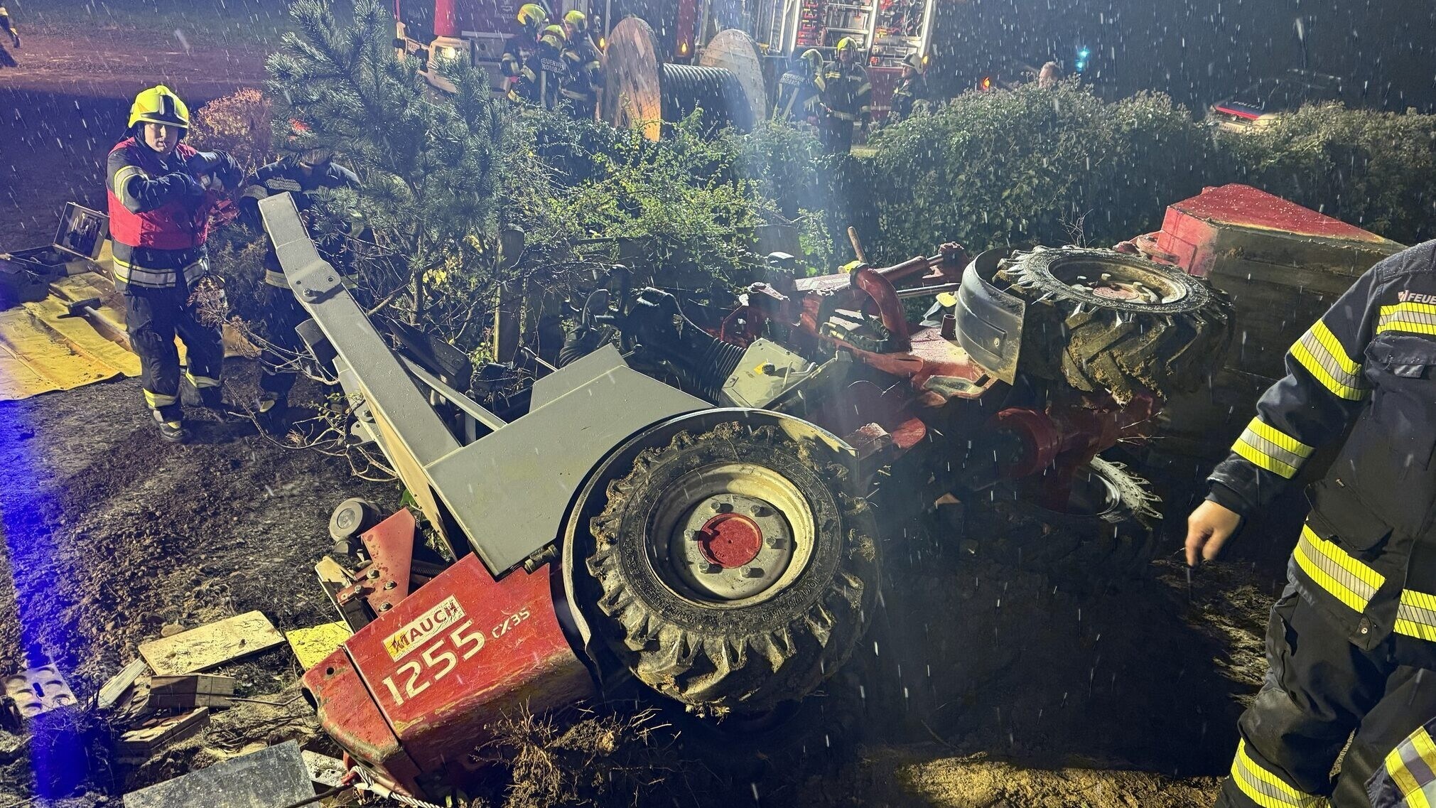 Accident during earthworks - Farmer (60) trapped under overturned farm ...