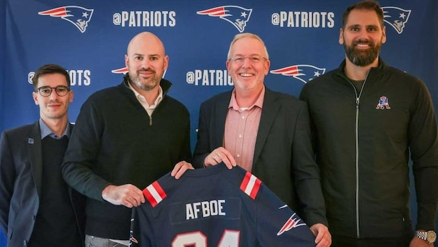 From left to right: Christopher Knower, Operations Manager Germany, Joe Dorant, Senior Director of International Business of the New England Patriots, AFBÖ President Michael Eschlböck, Sebastian Vollmer, Ambassador of the New England Patriots (Bild: AFBÖ/David Bitzan)