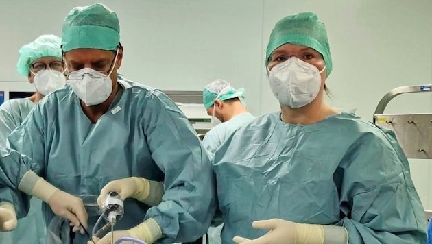 At work: Senior physician Marina Lechner Puschnig with Prim. Reinhard Mittermair (right). (Bild: Lechner-Puschnig)