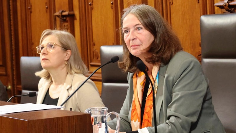 Mayor Elke Kahr (KPÖ) and Vice Mayor Judith Schwentner (Greens) (Bild: Jauschowetz Christian)