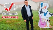 Franz Thurner, Leiter des Bauamts in Fehring, bietet Jungfamilien Baugrund zum Kauf an.