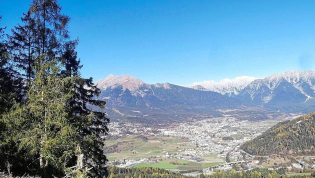 Imst and parts of the Lechtal Alps are practically at your feet on this hike. (Bild: Peter Freiberger)