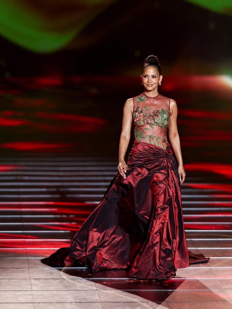 Halle Berry sieht in ihrer Oscar-Robe immer noch fantastisch aus! (Bild: picturedesk.com/Hamad I Mohammed / REUTERS )