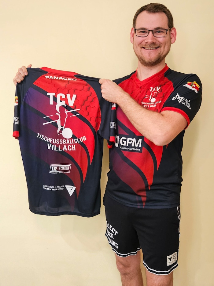 Villach chairman Benjamin Wiltschnig with the club jerseys.