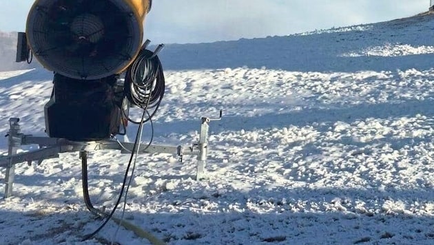 Ein Hauch von Winter: Auf der Planai laufen die Schneekanonen auf Hochtouren.