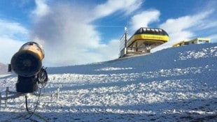 Ein Hauch von Winter: Auf der Planai laufen die Schneekanonen auf Hochtouren. (Bild: Planai)