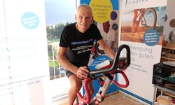 Jeden Tag sitzt Mattersberger auf seinem Ergometer und radelt über 100 Kilometer.