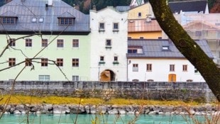 Der Turm mit dem Tor war Teil der Befestigungsanlage im historischen Rattenberg. Bis 1839 führte von hier aus die alte Holzbrücke über den Inn. (Bild: zVg)