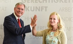 Stöger (l.) musste auf der Landesliste Platz für Holzleitner machen. Er sucht ab 1. Dezember ...