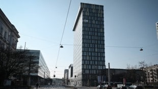 Der Energie-AG-Tower in Linz: Das Unternehmen gehört größtenteils dem Land OÖ, die Politik schafft an und kontrolliert zugleich.  (Bild: Wenzel Markus/Markus Wenzel)