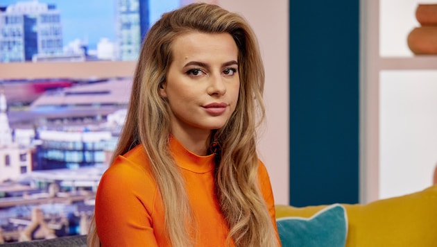 Model Chloe Ayling (Nadia Parkes) in einer britischen TV-Talkshow, nachdem sie von ihren Entführern freigekommen ist. (Bild: ZDF/Amy Brammall)