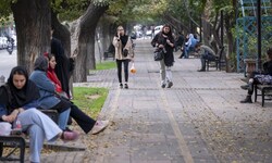 Immer mehr Frauen ignorieren im Iran mittlerweile die Kleiderordnung.