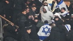 Ausschreitungen im Stade de France in Paris (Bild: AP)