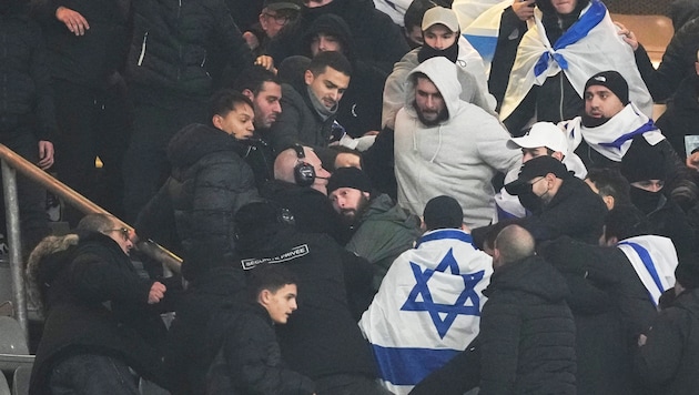 Riots at the Stade de Framce in Paris (Bild: AP)