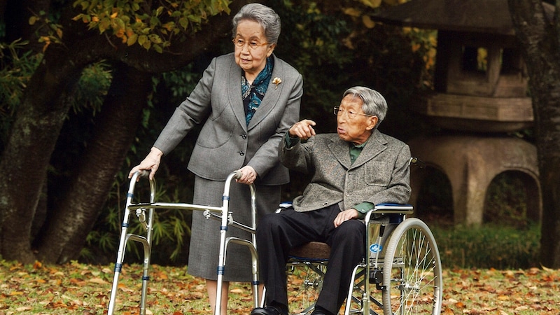 Prinzessin Yuriko war 75 Jahre lang mit Prinz Mikasa verheiratet. Ihr Ehemann starb 2016 im Alter von 100 Jahren. (Bild: APA/Imperial Household Agency of Japan via AP, File)