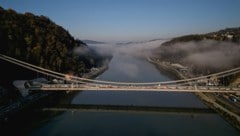 Die neue Brücke über die Donau in Linz ist seit dem Wochenende in Betrieb. Wie wird sie angenommen?  (Bild: Markus Wenzel)