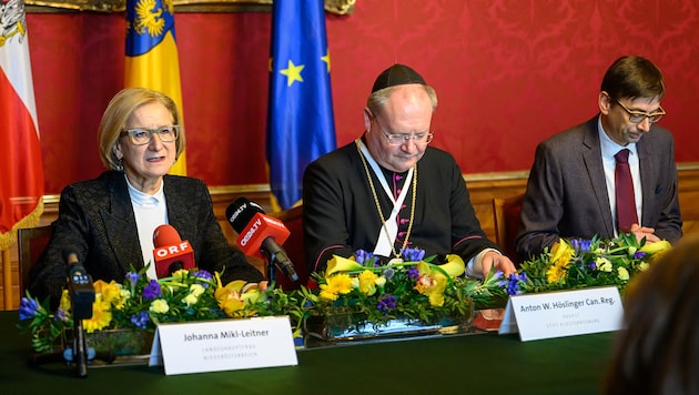 Governor Johanna Mikl-Leitner, Klosterneuburg's Provost Anton Höslinger and Economic Director Andreas Gahleitner. (Bild: NLK Burchhart)