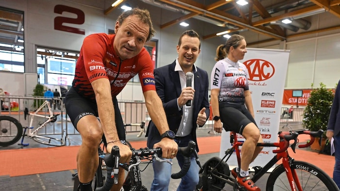 Wrolich and Mochar compete on their racing bikes.