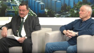 Anwalt Alfred Wansch (li.) mit Raimund Giuliani bei krone.tv. Für Giuliani ist klar: Er gibt ...