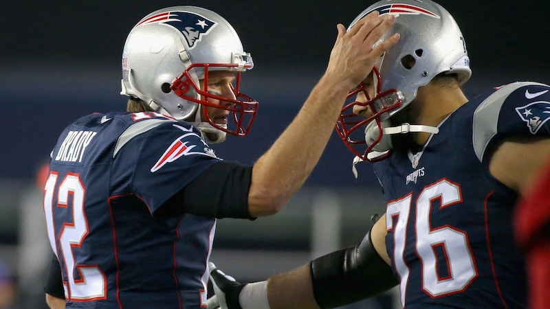 Acht Jahre spielte Sebastian Vollmer (r.) an der Seite von Tom Brady (l.) (Bild: AFP/GETTY IMAGES NORTH AMERICA)