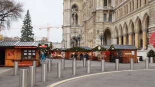 Poller schützen die Marktstände vor terroristischen Attacken. (Bild: Zwefo)