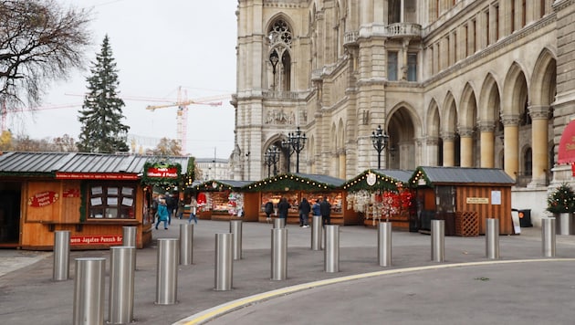 Bollards protect the market stalls from terrorist attacks. (Bild: Zwefo)