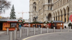 Poller schützen die Marktstände vor terroristischen Attacken. (Bild: Zwefo)