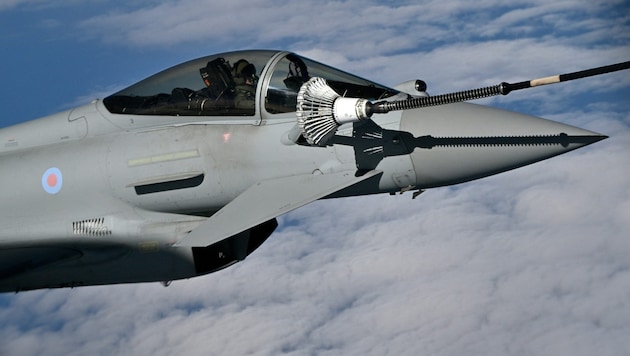 A British Royal Air Force Eurofighter Typhoon during a NATO exercise in 2023 (symbolic image) (Bild: AFP)