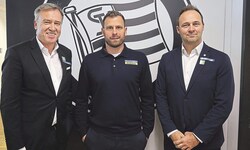 Boss Christian Jauk (li.) und Geschäftsführer Thomas Tebbich (re.) setzten jetzt auf Jürgen ...