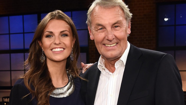 Presenter Laura Wontorra with her father Jörg Wontorra. (Bild: APA/dpa/Henning Kaiser)