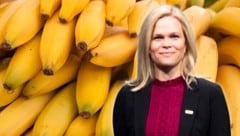 Paulina Brandberg ist eine starke Frau in der schwedischen Politik – nur der Anblick von Bananen macht ihr zu schaffen. (Bild: Krone KREATIV/stock.adobe.com/haitaucher39, APA/AFP/TT News Agency/Caisa )