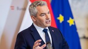 Bundeskanzler Karl Nehammer (ÖVP) rückte am Freitagabend aus, um die Nation zu den Vorgängen ...