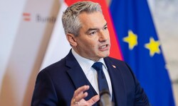 Bundeskanzler Karl Nehammer (ÖVP) rückte am Freitagabend aus, um die Nation zu den Vorgängen ...