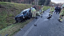 Auch ein Hubschrauber musste anrücken. (Bild: ZOOM Tirol)