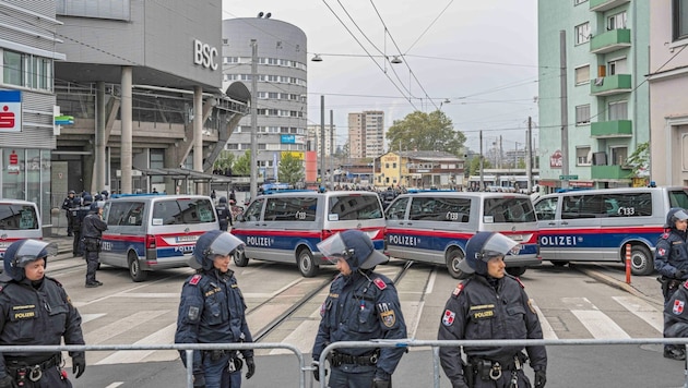 Rund um das Liebenauer Stadion wird das Polizeiaufgebot riesig sein.