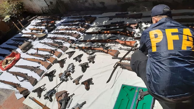 The police seized over 60 firearms. (Bild: Argentina Federal Police)