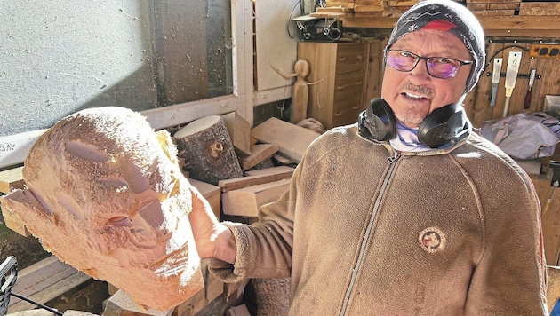 Carving has always been Robert Mitterer's great passion. His masks now have cult status. (Bild: Klaus Loibnegger)