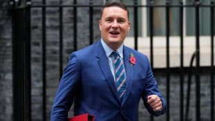 Der britische Gesundheitsminister Wes Streeting warnte vor Beauty-OPs im Ausland. Im letzten Jahr waren mehrere Menschen nach Eingriffen in der Türkei gestorben. (Bild: APA/AP Photo/Kirsty Wigglesworth)