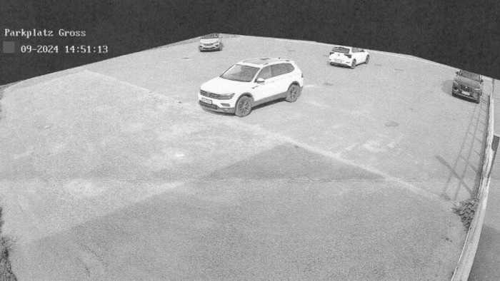14.51 Uhr: Das Auto der Weststeirerin steht links hinten schräg zu den Markierungen auf dem mit ...