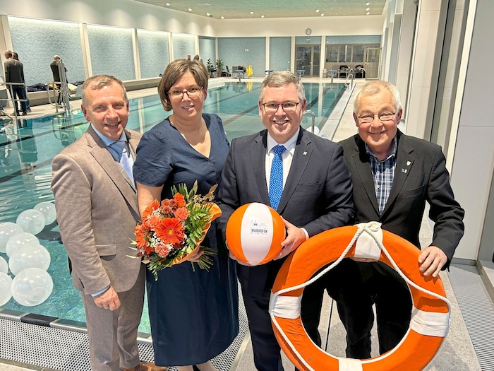 Feierten Bad-Wiedereröffnung ohne Segen: Stadtchef Ramharter, Obfrau Böhm-Lauter, Landesrat ...