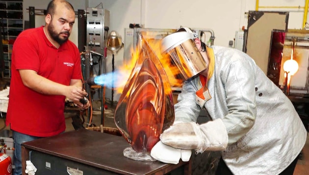 Fire, strength and creativity are needed to shape glass so artistically. (Bild: Reinhard Judt)