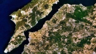 Satellitenaufnahme der türkischen Meeresenge Dardanellen (Bild: NASA/Landsat 7)