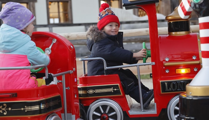 Für Kinder gibt es heuer einen kleinen Bummelzug. Am 18. Dezember steht als Höhepunkt ein ...