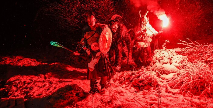 Jedes Jahr halten Ende November die Krampusse Einzug beim Latschenwirt. Heuer geht es besonders ...