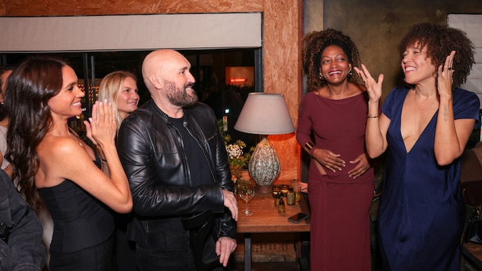 Herzogin Meghan war zwar solo unterwegs, genoss die Party mit ihren Freunden aber umso mehr.