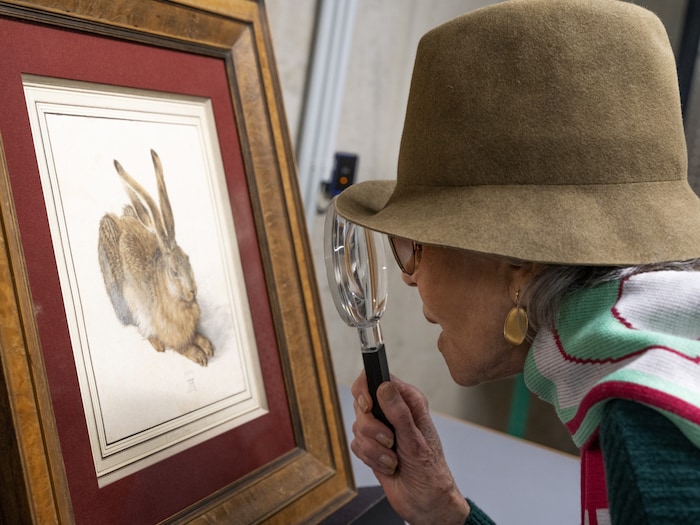 Jane Fonda admires Abrecht Dürer's "Field Hare". 