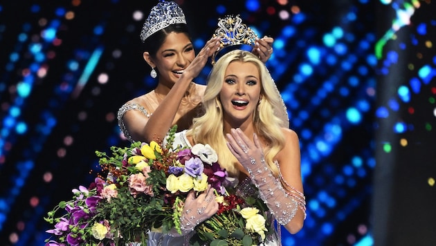 The new Miss Universe comes from Denmark. The 21-year-old Victoria Kjær Theilvig was allowed to collect her crown in Mexico City. (Bild: APA/AFP/CARL DE SOUZA)